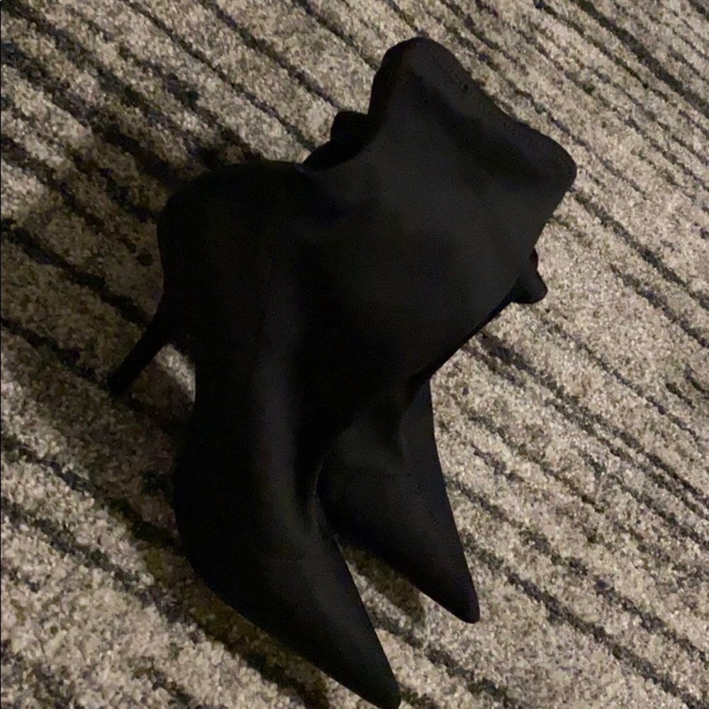 Woman boots. - Picture 2 of 3